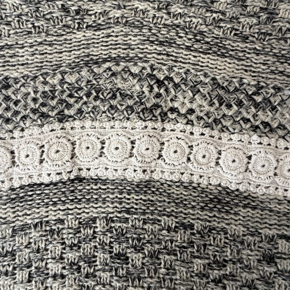 Paper‎ Crane Marled Sweater V-Neck Small Gray White Embroidered Crochet Lace EUC - Picture 6 of 8